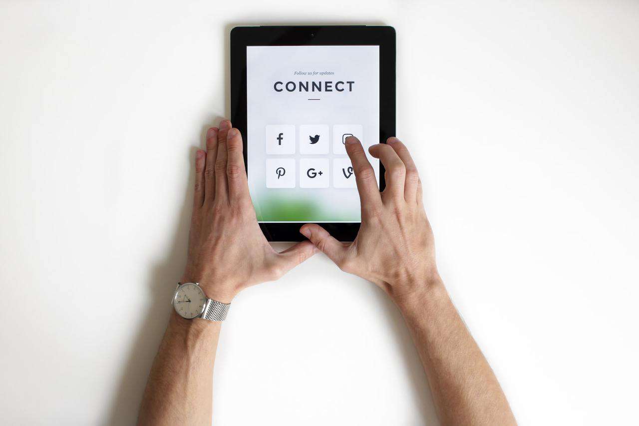 Connect to social media button